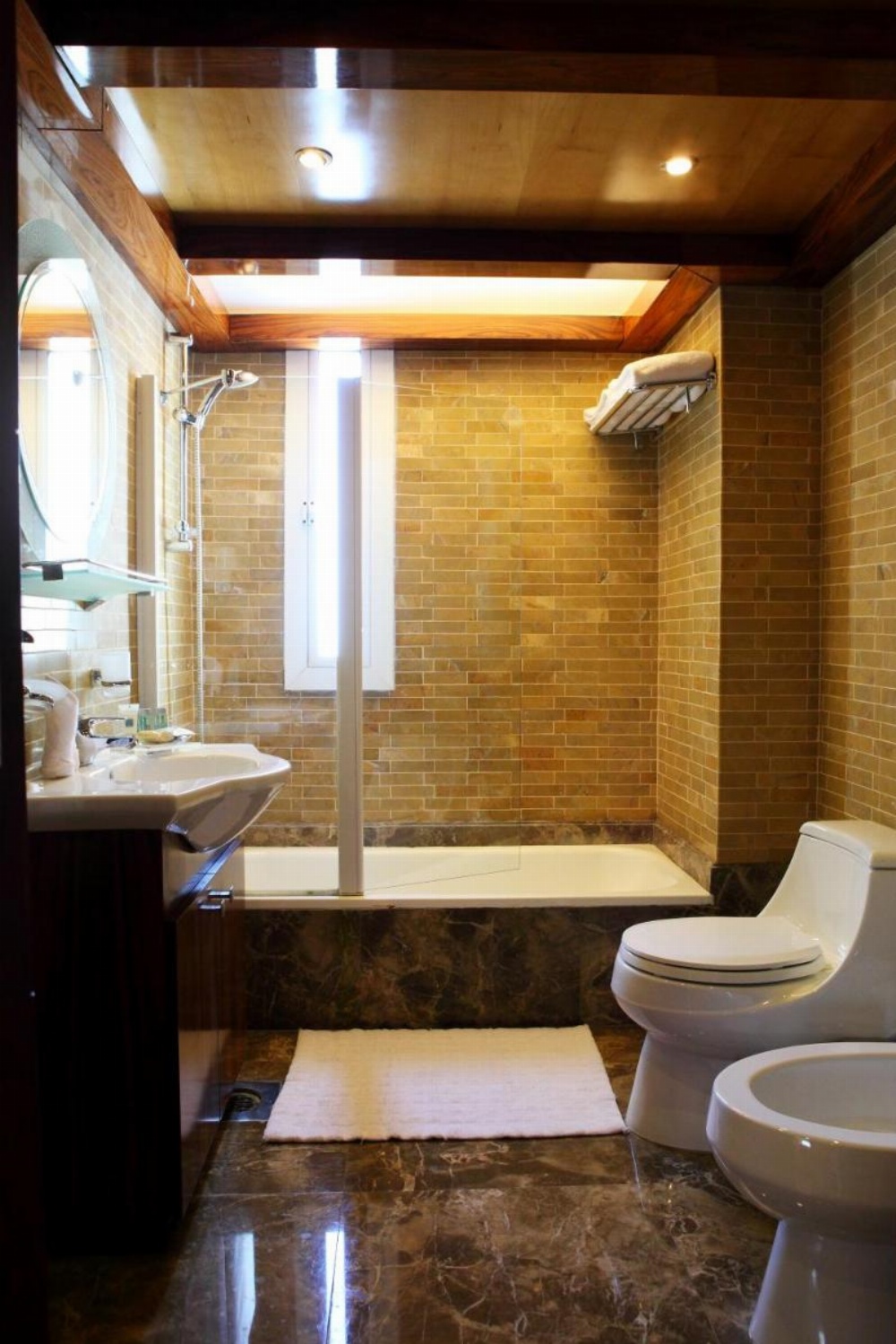 Lahoya Suites