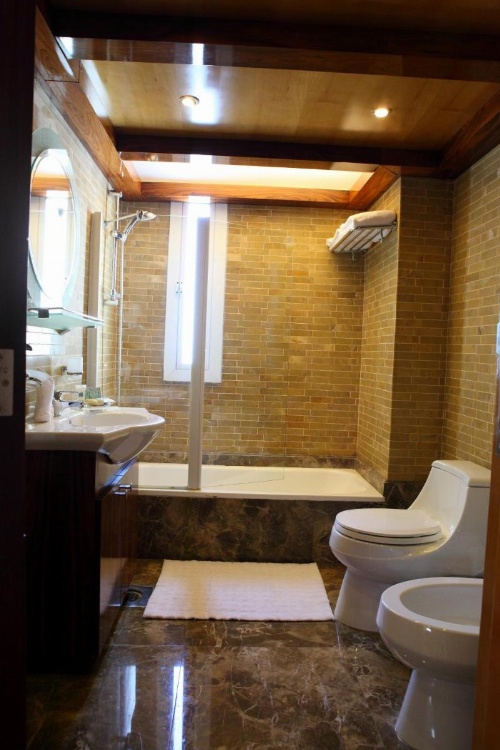 Lahoya Suites image 12